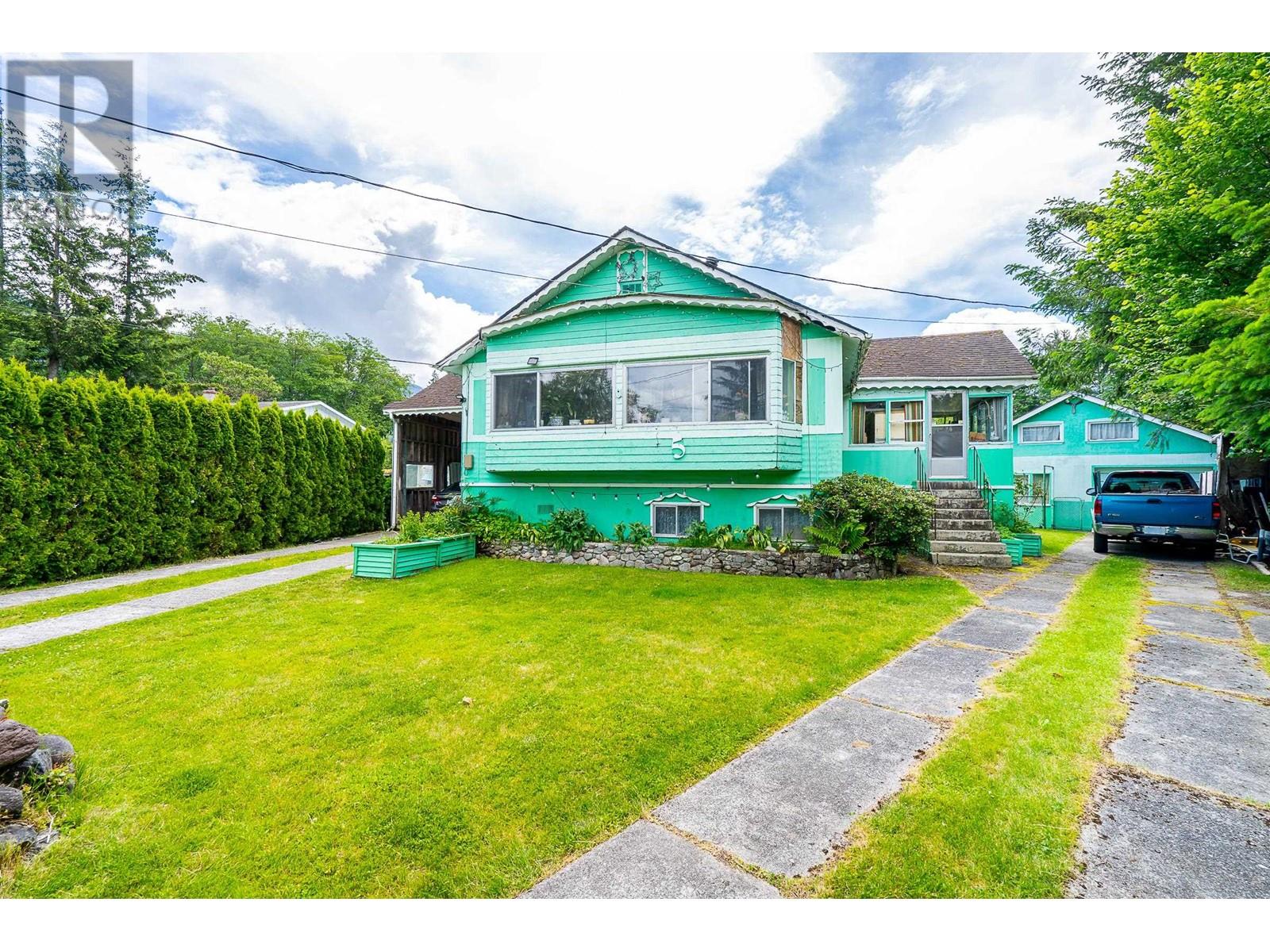5 Bracken Parkway, Squamish, British Columbia  V0N 1H0 - Photo 1 - R2895317