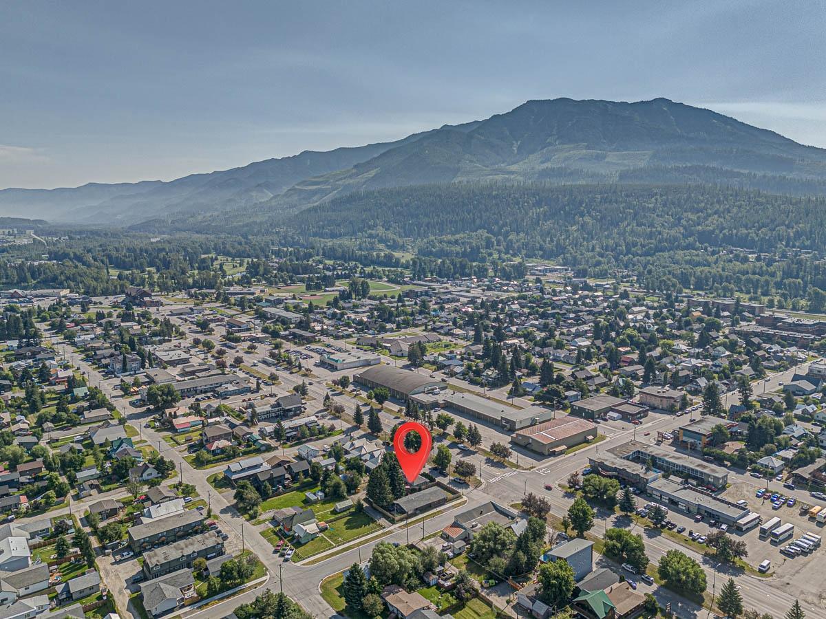 901 7th Avenue, Fernie, British Columbia  V0B 1M5 - Photo 56 - 2478338