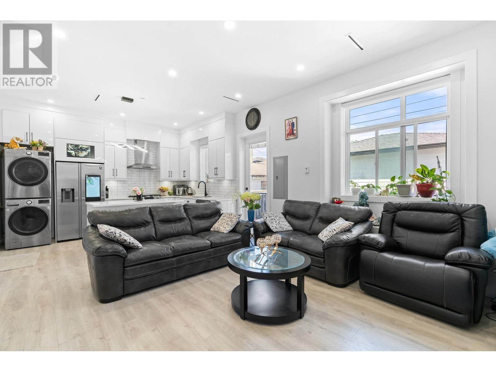 Listing Picture 3 of 34 : 465 E 57TH AVENUE, Vancouver / 溫哥華 - 魯藝地產 Yvonne Lu Group - MLS Medallion Club Member