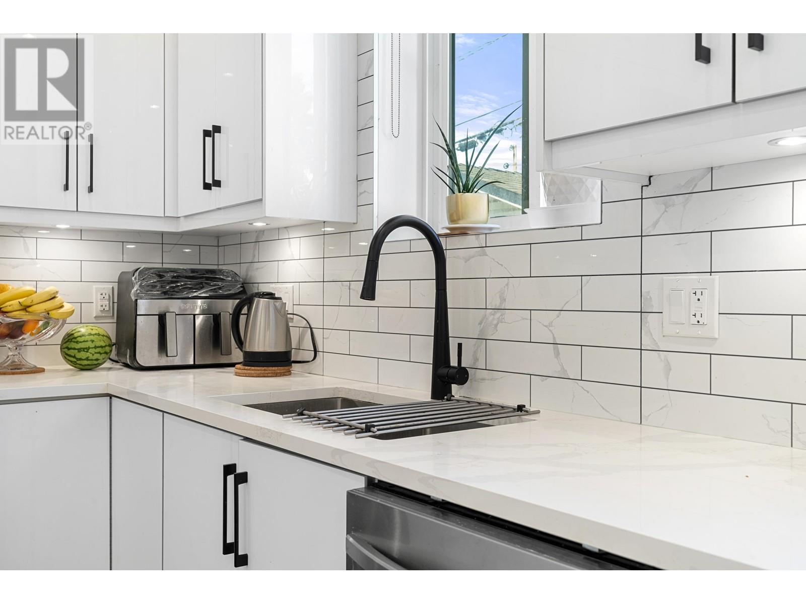 Listing Picture 15 of 34 : 465 E 57TH AVENUE, Vancouver / 溫哥華 - 魯藝地產 Yvonne Lu Group - MLS Medallion Club Member