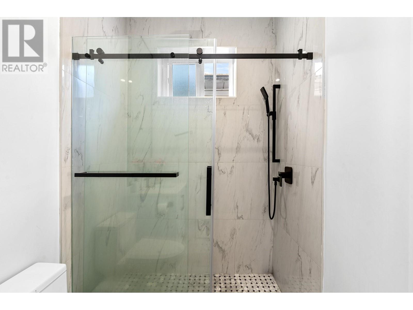 Listing Picture 17 of 34 : 465 E 57TH AVENUE, Vancouver / 溫哥華 - 魯藝地產 Yvonne Lu Group - MLS Medallion Club Member