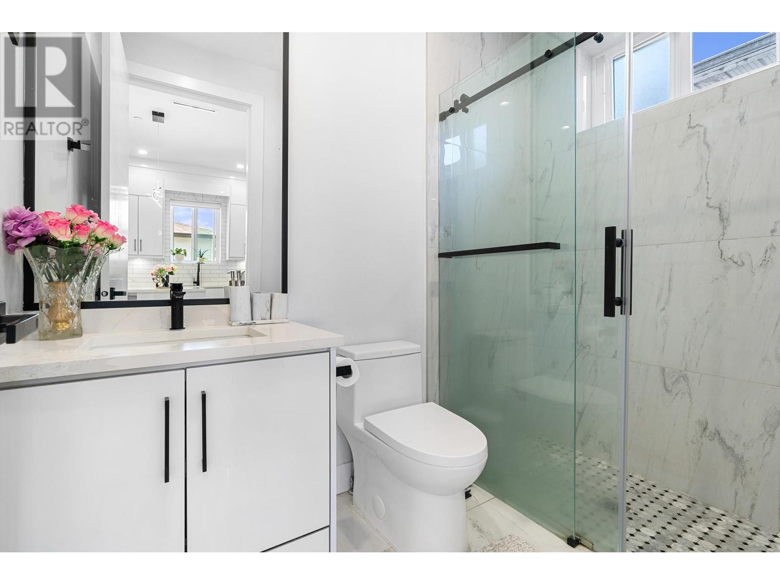 Listing Picture 16 of 34 : 465 E 57TH AVENUE, Vancouver / 溫哥華 - 魯藝地產 Yvonne Lu Group - MLS Medallion Club Member