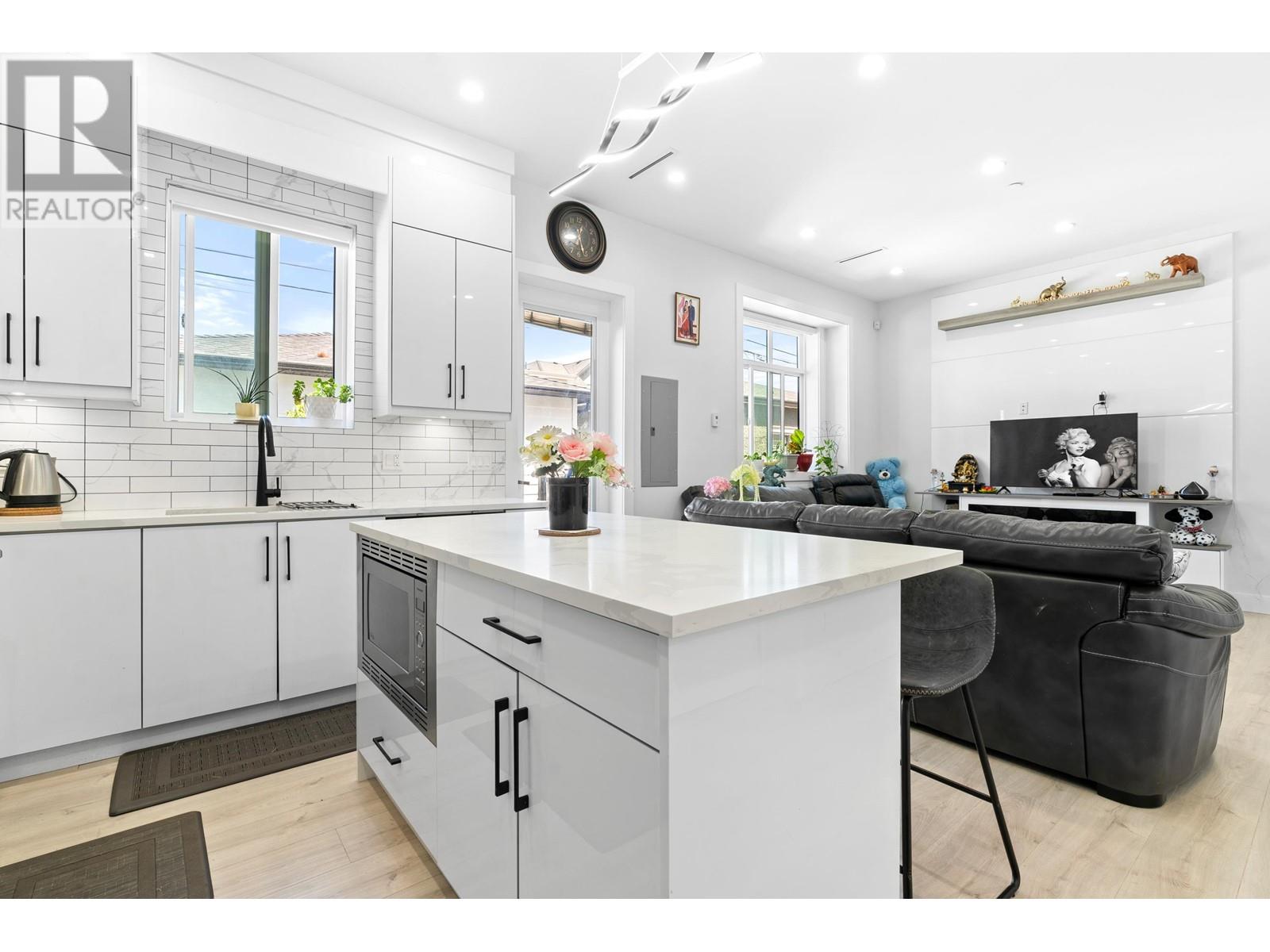 Listing Picture 13 of 34 : 465 E 57TH AVENUE, Vancouver / 溫哥華 - 魯藝地產 Yvonne Lu Group - MLS Medallion Club Member