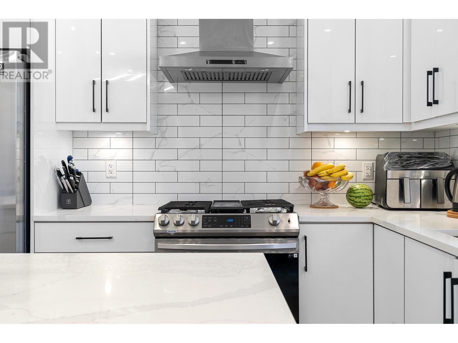 Listing Picture 11 of 34 : 465 E 57TH AVENUE, Vancouver / 溫哥華 - 魯藝地產 Yvonne Lu Group - MLS Medallion Club Member