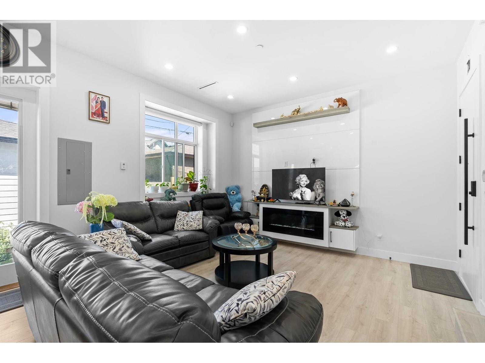 Listing Picture 2 of 34 : 465 E 57TH AVENUE, Vancouver / 溫哥華 - 魯藝地產 Yvonne Lu Group - MLS Medallion Club Member