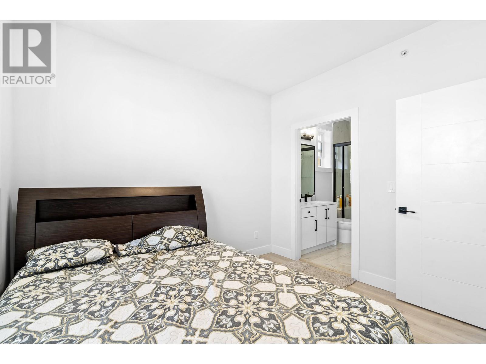 Listing Picture 22 of 34 : 465 E 57TH AVENUE, Vancouver / 溫哥華 - 魯藝地產 Yvonne Lu Group - MLS Medallion Club Member