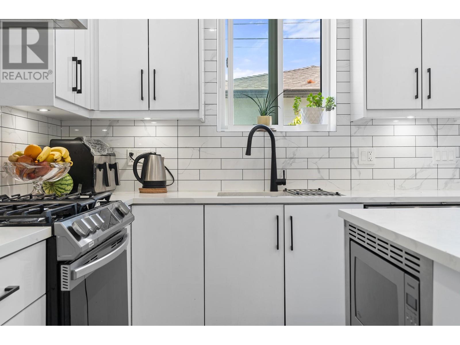 Listing Picture 14 of 34 : 465 E 57TH AVENUE, Vancouver / 溫哥華 - 魯藝地產 Yvonne Lu Group - MLS Medallion Club Member