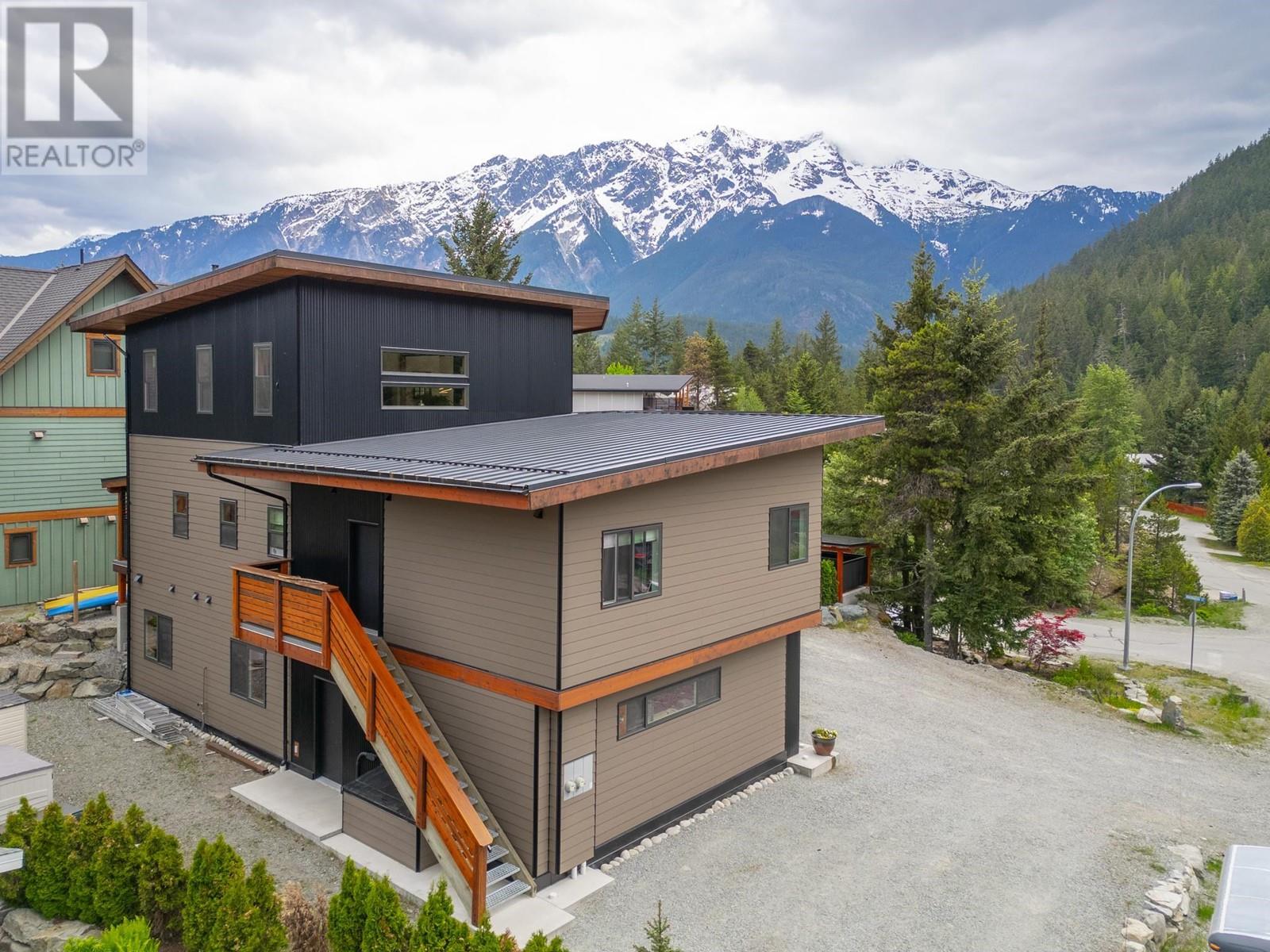 7456 Dogwood Street, Pemberton, British Columbia  V0N 2L0 - Photo 34 - R2886143