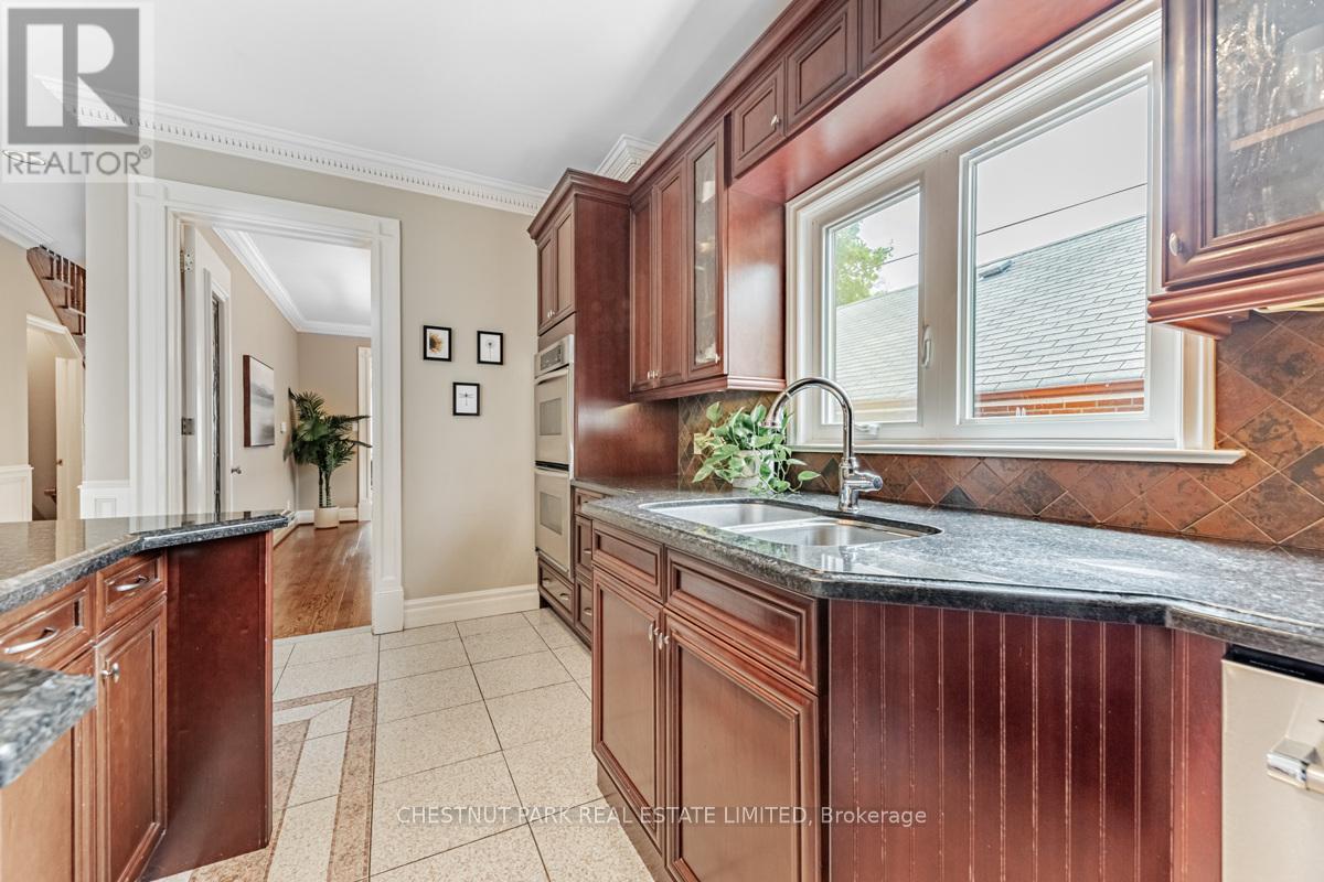 384 Winnett Avenue, Toronto (Oakwood Village), Ontario  M6C 3M1 - Photo 10 - C9030614