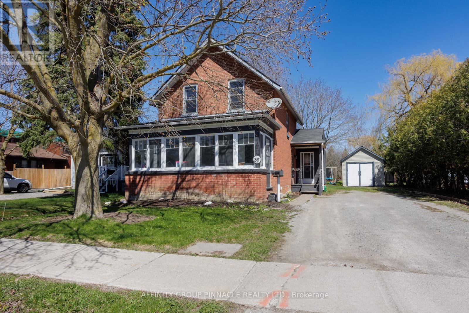 38 St Patrick Street, Kawartha Lakes (Lindsay), Ontario  K9V 1R3 - Photo 1 - X9035143