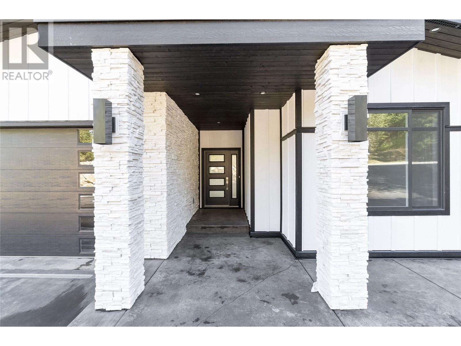 Property at 2811 Mountview Drive image 2