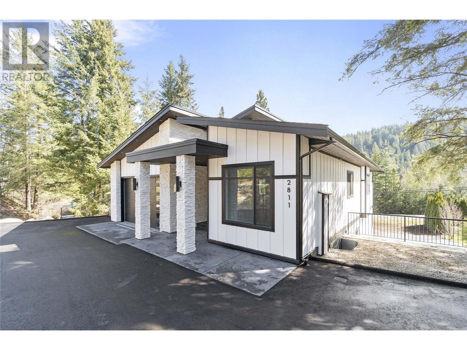 Property at 2811 Mountview Drive image 3