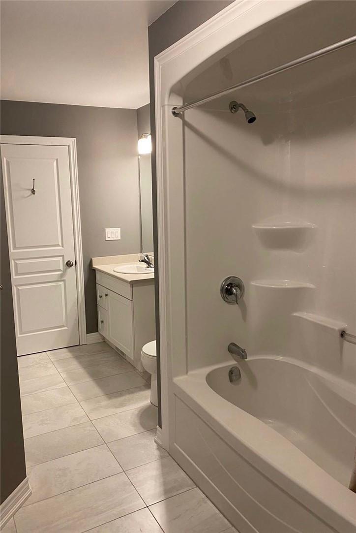 7768 Ascot Circle, Unit #7, Niagara Falls, Ontario  L2H 3P9 - Photo 15 - H4196084