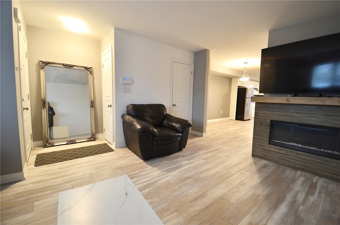 7768 Ascot Circle, Unit #7, Niagara Falls, Ontario  L2H 3P9 - Photo 5 - H4196084