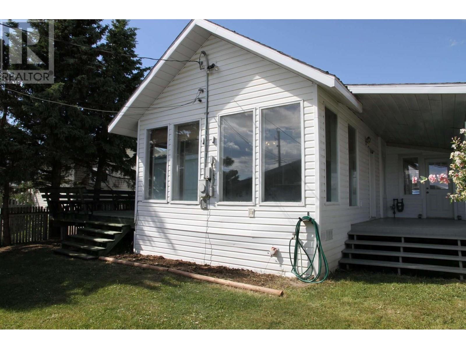 513 100 Avenue Dawson Creek