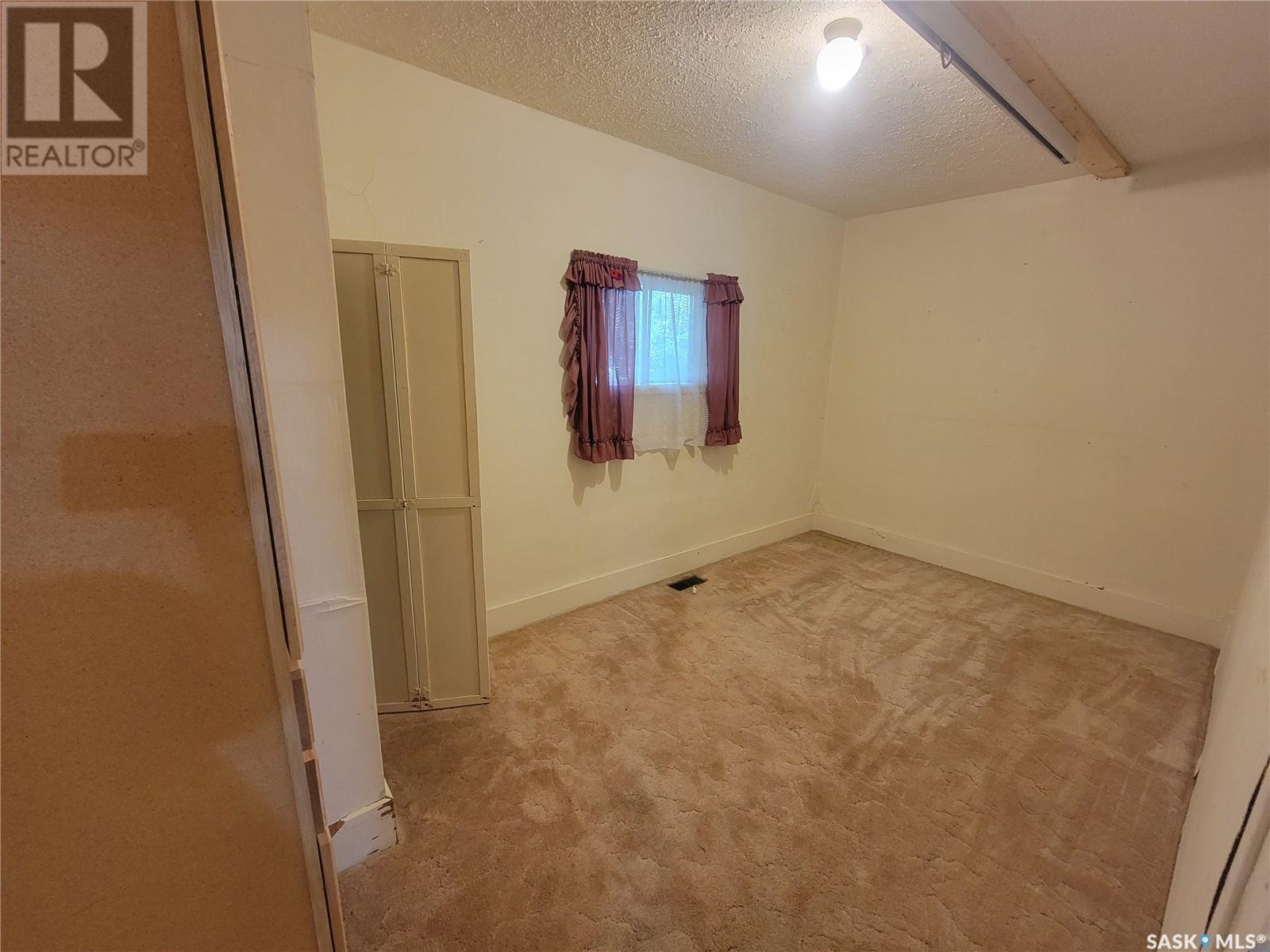 202 Irvine Street, Cut Knife, Saskatchewan  S0M 0N0 - Photo 10 - SK976349