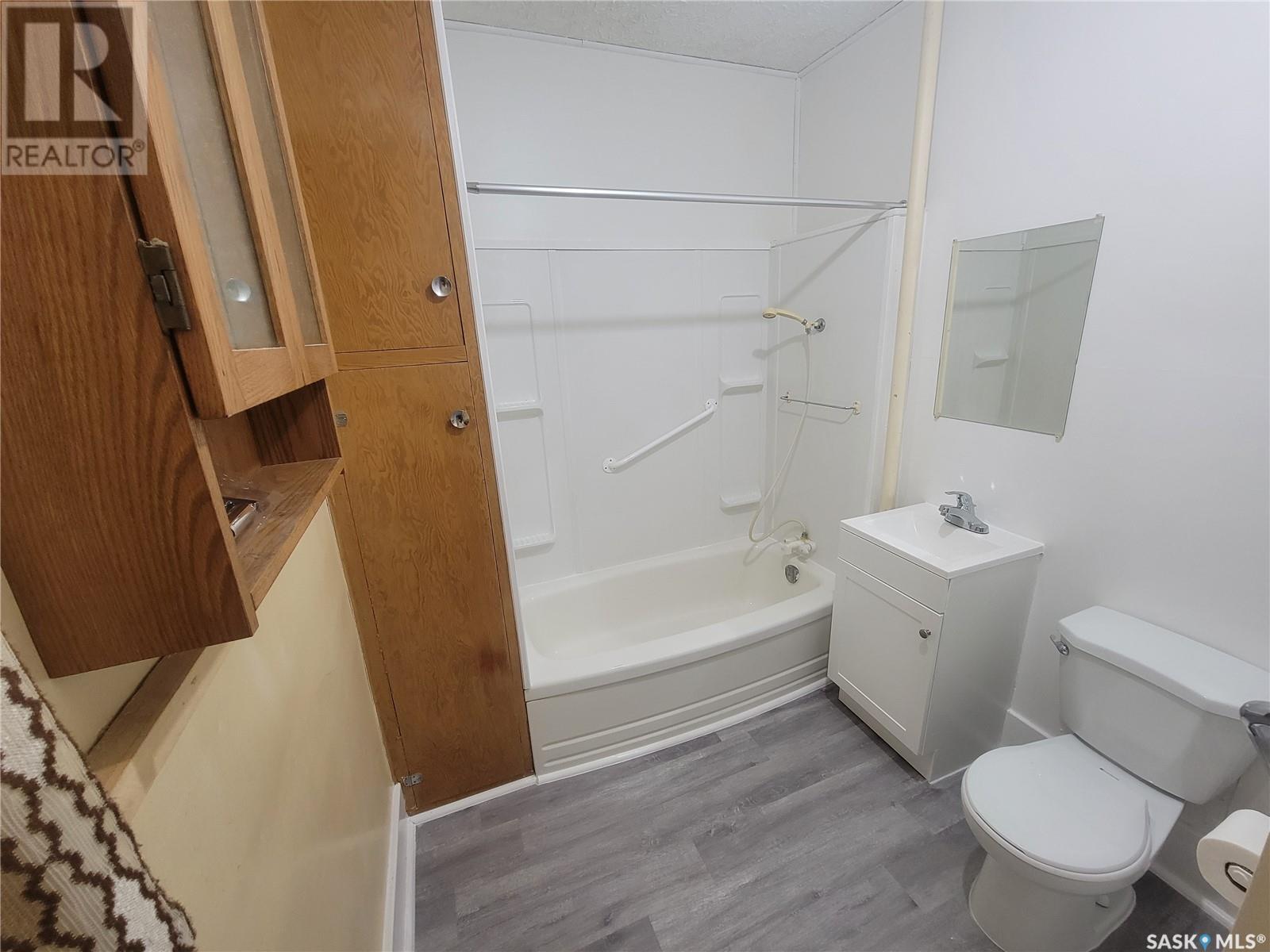202 Irvine Street, Cut Knife, Saskatchewan  S0M 0N0 - Photo 11 - SK976349
