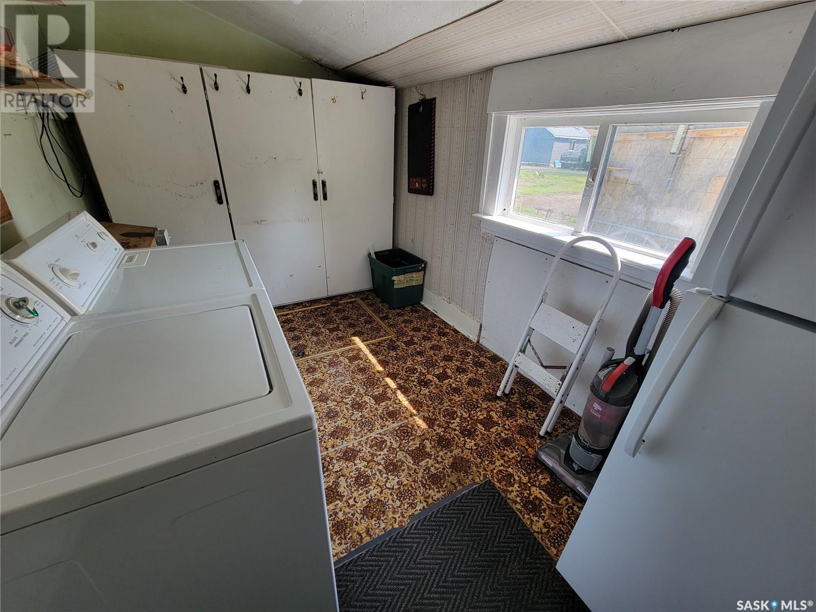 202 Irvine Street, Cut Knife, Saskatchewan  S0M 0N0 - Photo 12 - SK976349