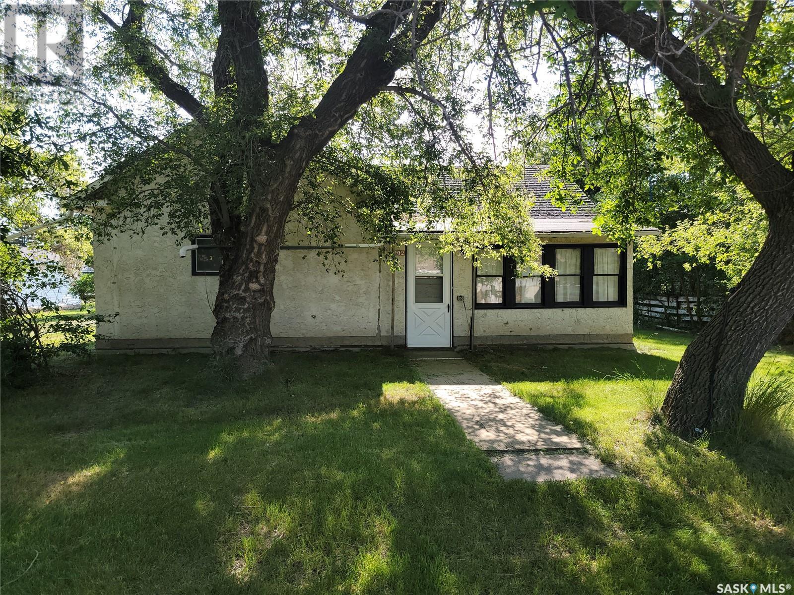 202 Irvine Street, Cut Knife, Saskatchewan  S0M 0N0 - Photo 16 - SK976349
