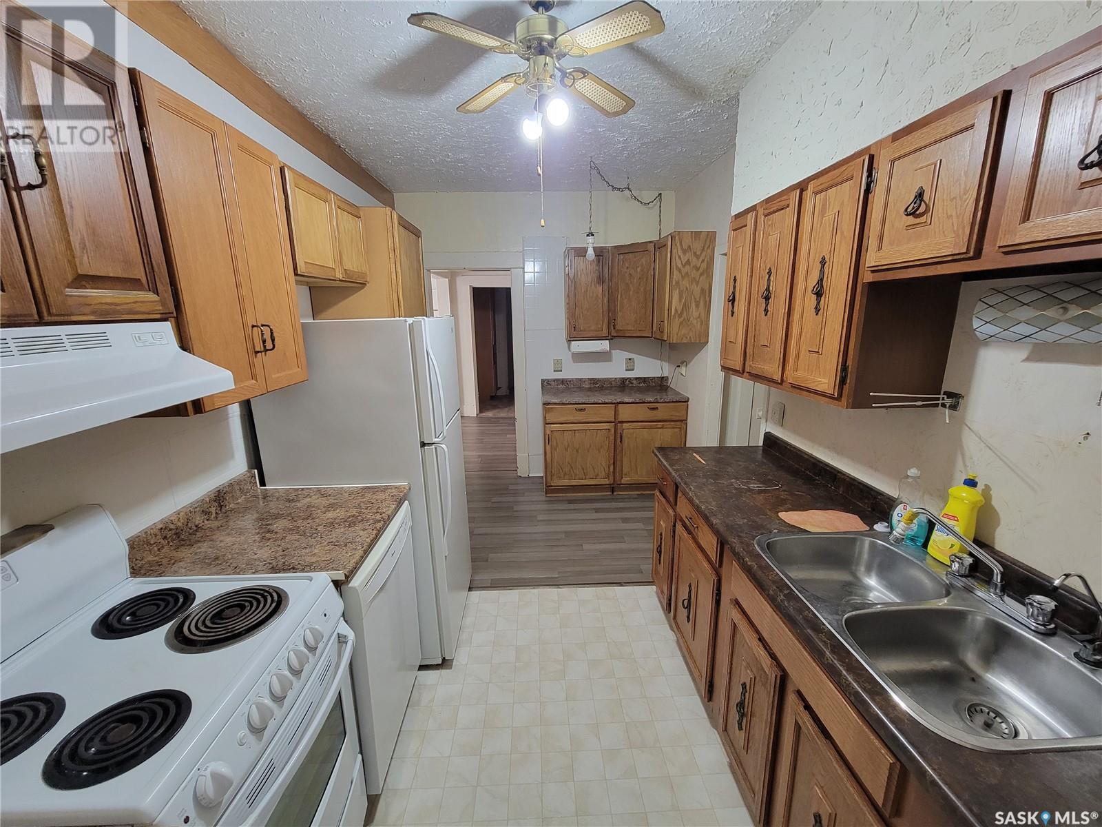 202 Irvine Street, Cut Knife, Saskatchewan  S0M 0N0 - Photo 8 - SK976349