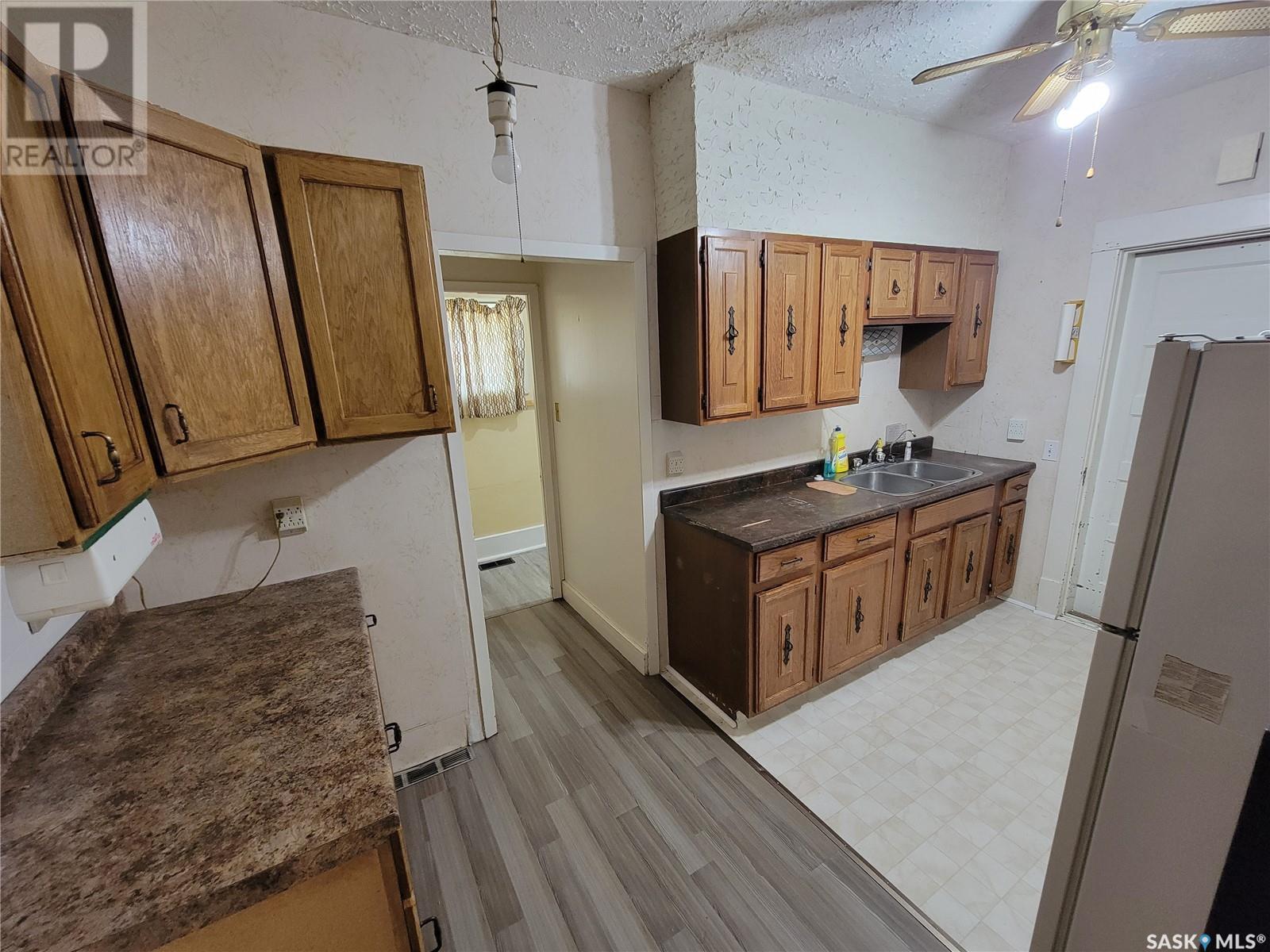202 Irvine Street, Cut Knife, Saskatchewan  S0M 0N0 - Photo 9 - SK976349