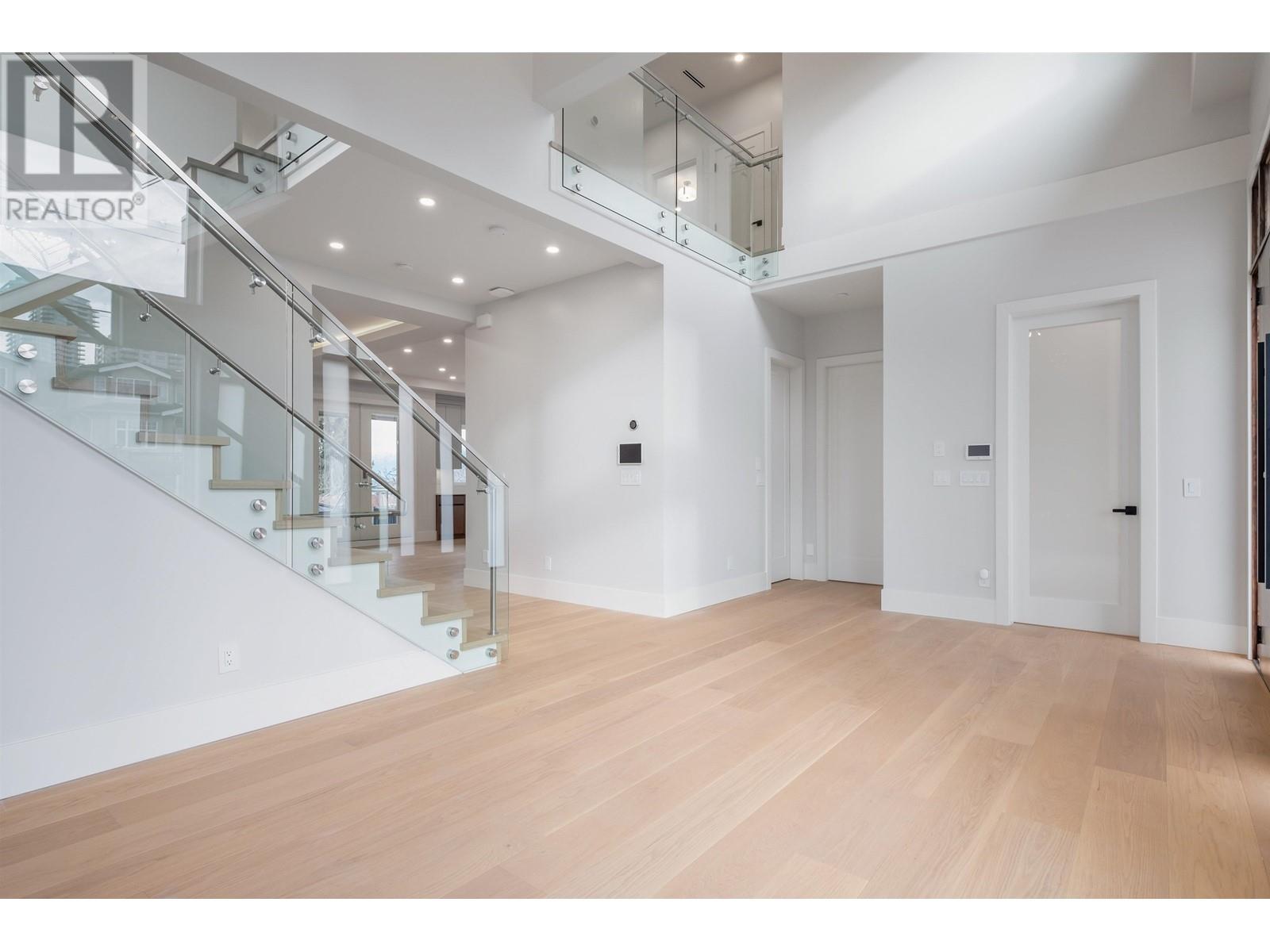 Listing Picture 16 of 37 : 4735 SHEPHERD STREET, Burnaby / 本拿比 - 魯藝地產 Yvonne Lu Group - MLS Medallion Club Member