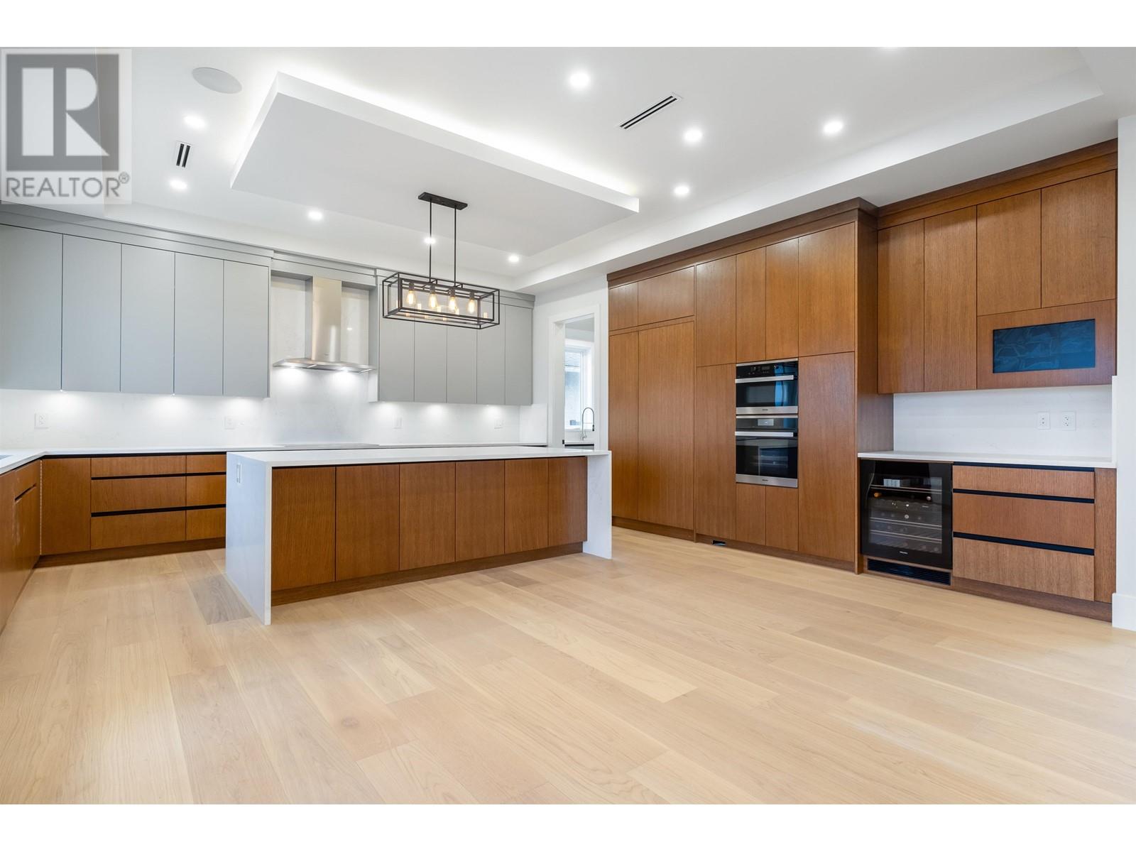 Listing Picture 10 of 37 : 4735 SHEPHERD STREET, Burnaby / 本拿比 - 魯藝地產 Yvonne Lu Group - MLS Medallion Club Member