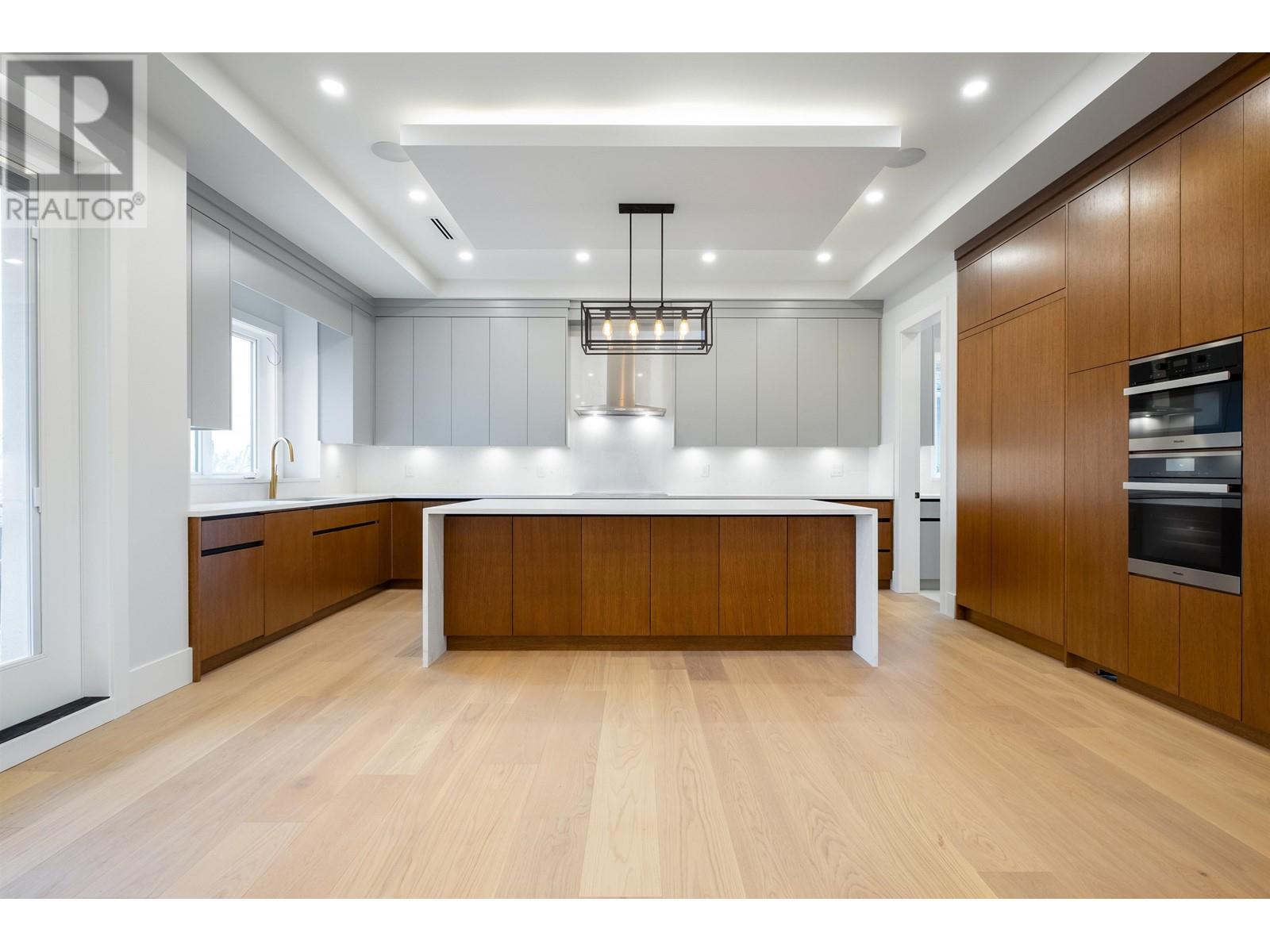Listing Picture 11 of 37 : 4735 SHEPHERD STREET, Burnaby / 本拿比 - 魯藝地產 Yvonne Lu Group - MLS Medallion Club Member