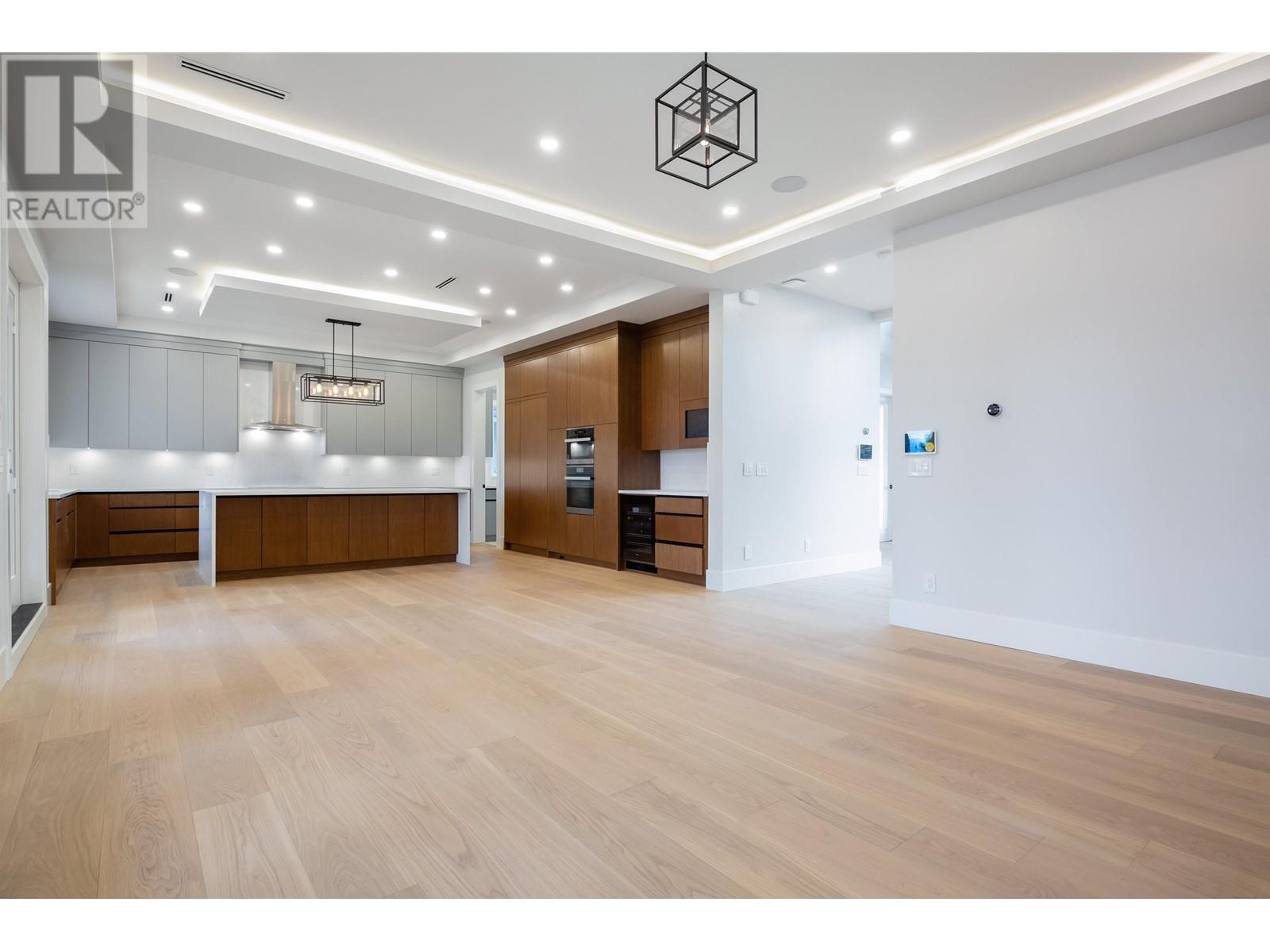 Listing Picture 5 of 37 : 4735 SHEPHERD STREET, Burnaby / 本拿比 - 魯藝地產 Yvonne Lu Group - MLS Medallion Club Member