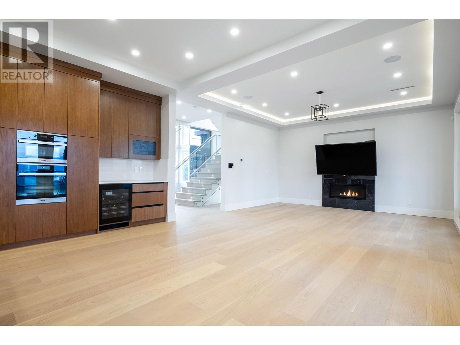 Listing Picture 6 of 37 : 4735 SHEPHERD STREET, Burnaby / 本拿比 - 魯藝地產 Yvonne Lu Group - MLS Medallion Club Member