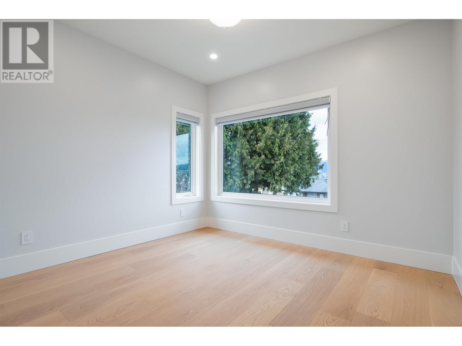 Listing Picture 24 of 37 : 4735 SHEPHERD STREET, Burnaby / 本拿比 - 魯藝地產 Yvonne Lu Group - MLS Medallion Club Member