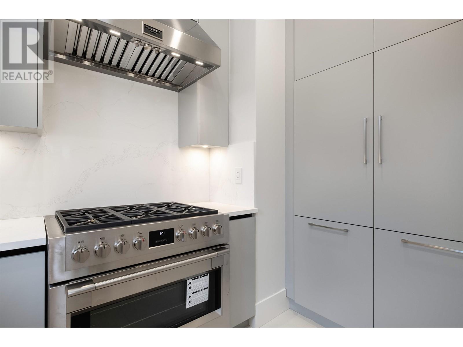 Listing Picture 15 of 37 : 4735 SHEPHERD STREET, Burnaby / 本拿比 - 魯藝地產 Yvonne Lu Group - MLS Medallion Club Member