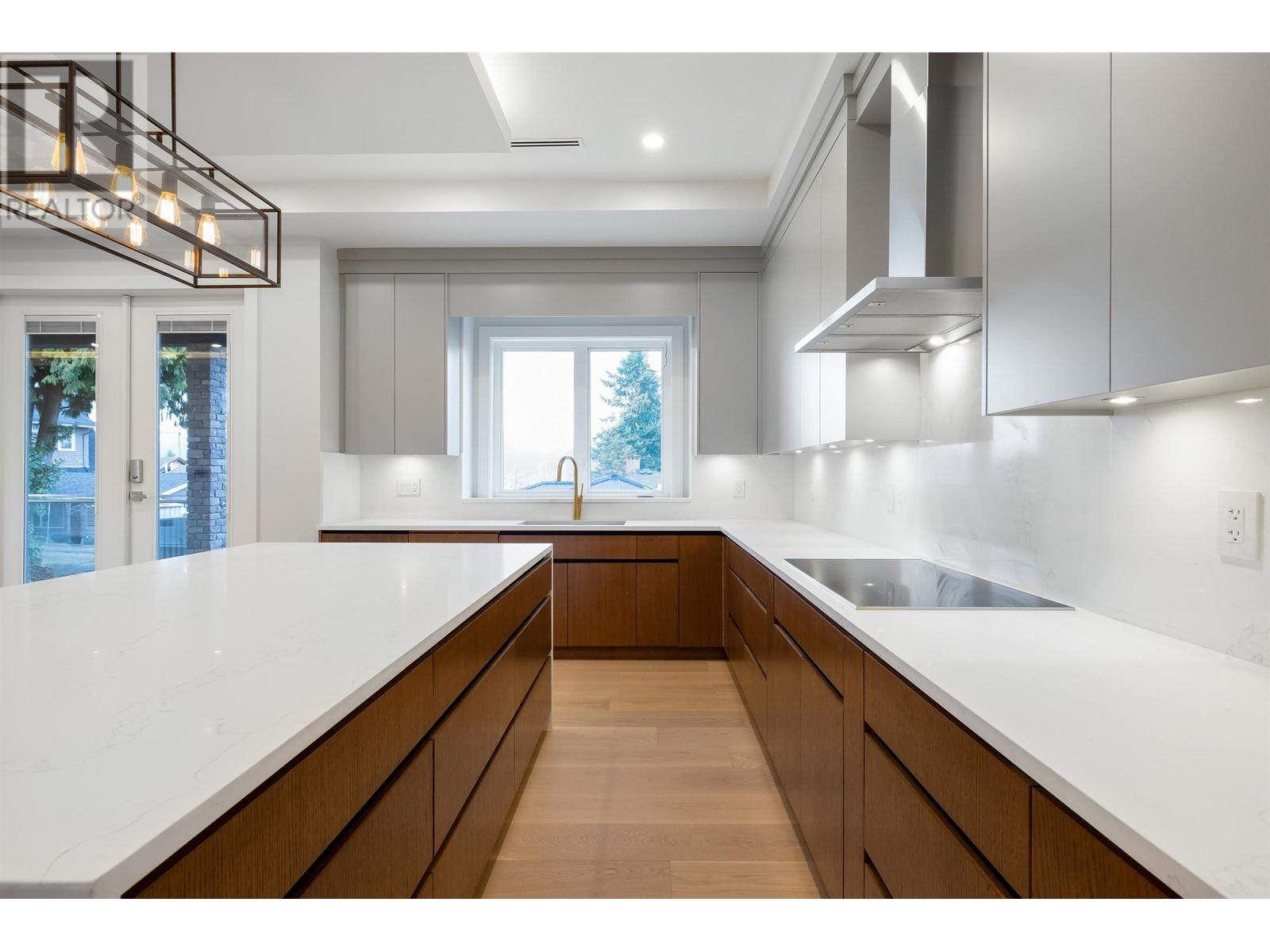 Listing Picture 13 of 37 : 4735 SHEPHERD STREET, Burnaby / 本拿比 - 魯藝地產 Yvonne Lu Group - MLS Medallion Club Member