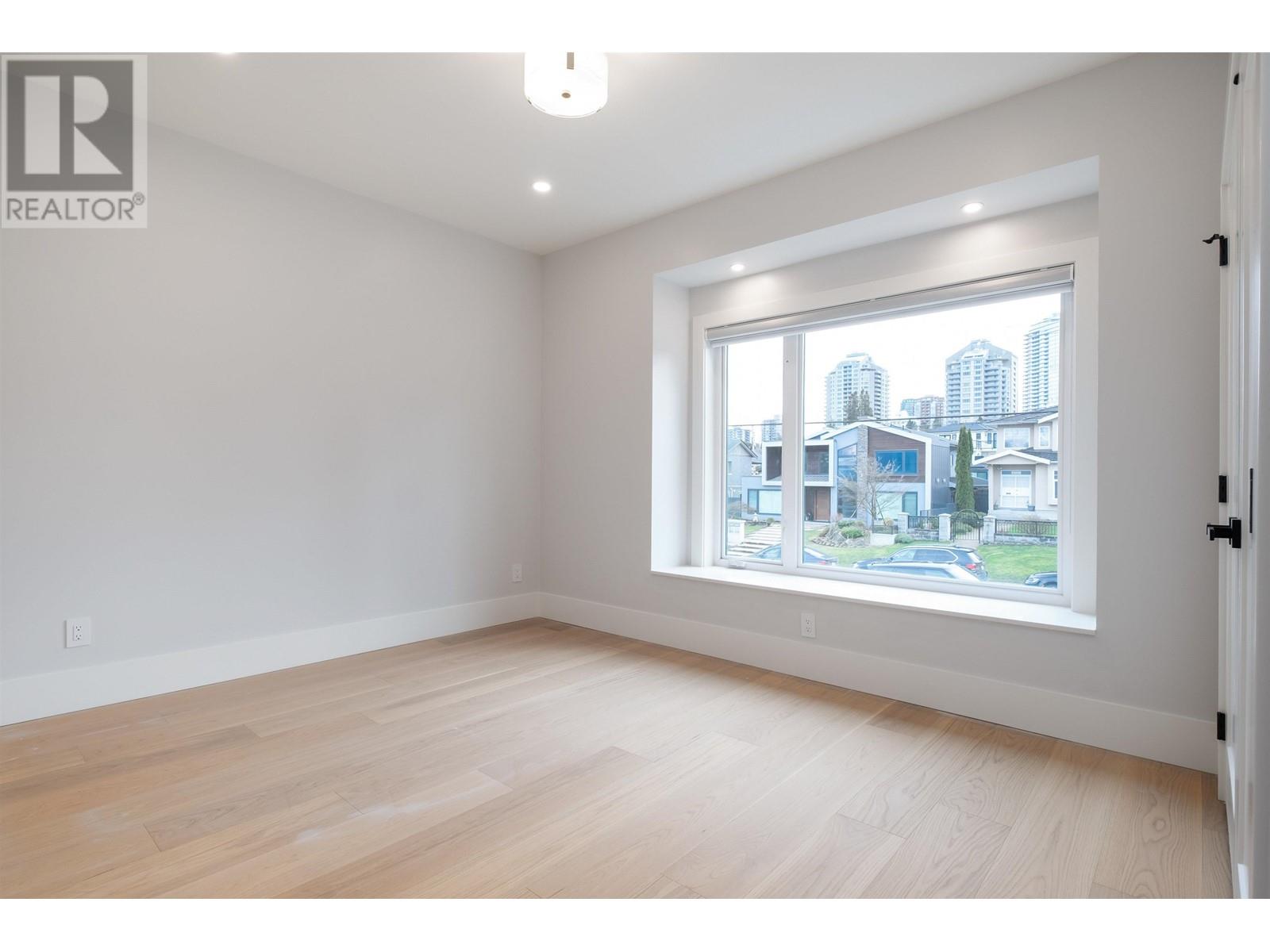 Listing Picture 23 of 37 : 4735 SHEPHERD STREET, Burnaby / 本拿比 - 魯藝地產 Yvonne Lu Group - MLS Medallion Club Member