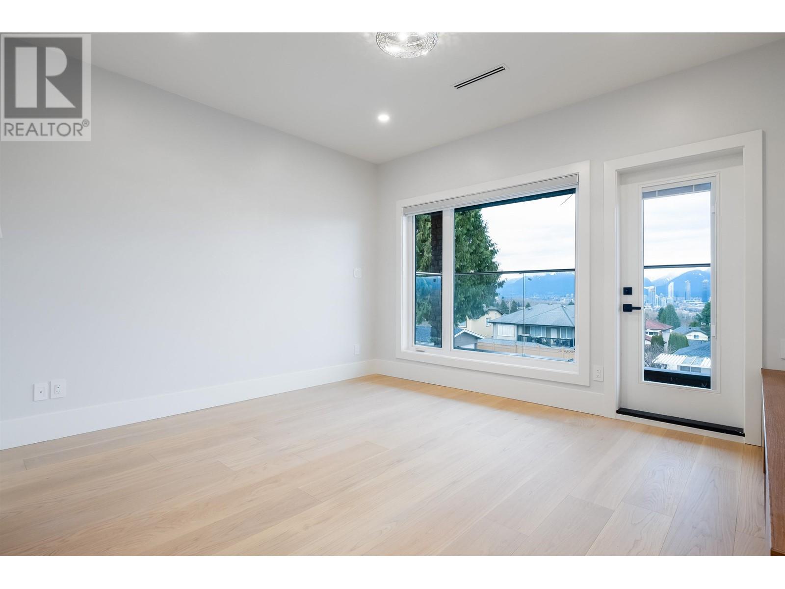Listing Picture 25 of 37 : 4735 SHEPHERD STREET, Burnaby / 本拿比 - 魯藝地產 Yvonne Lu Group - MLS Medallion Club Member