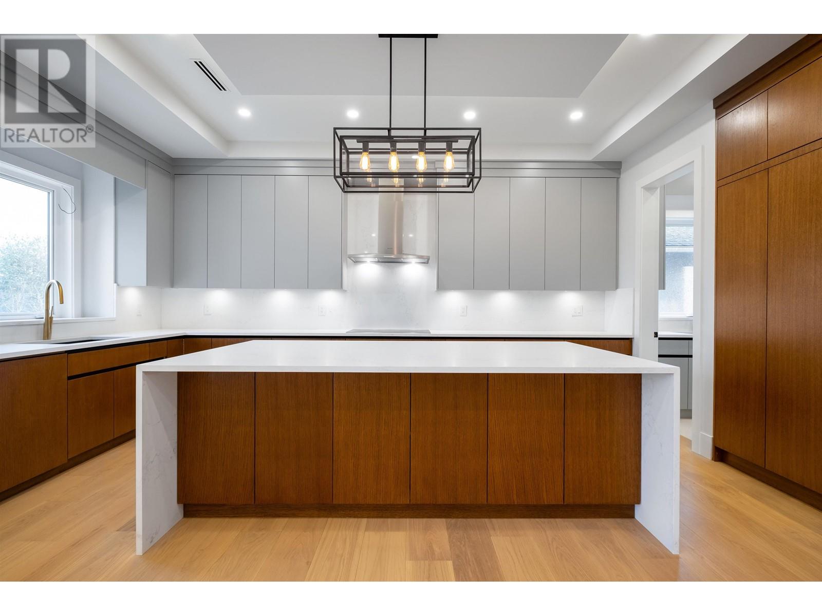 Listing Picture 12 of 37 : 4735 SHEPHERD STREET, Burnaby / 本拿比 - 魯藝地產 Yvonne Lu Group - MLS Medallion Club Member