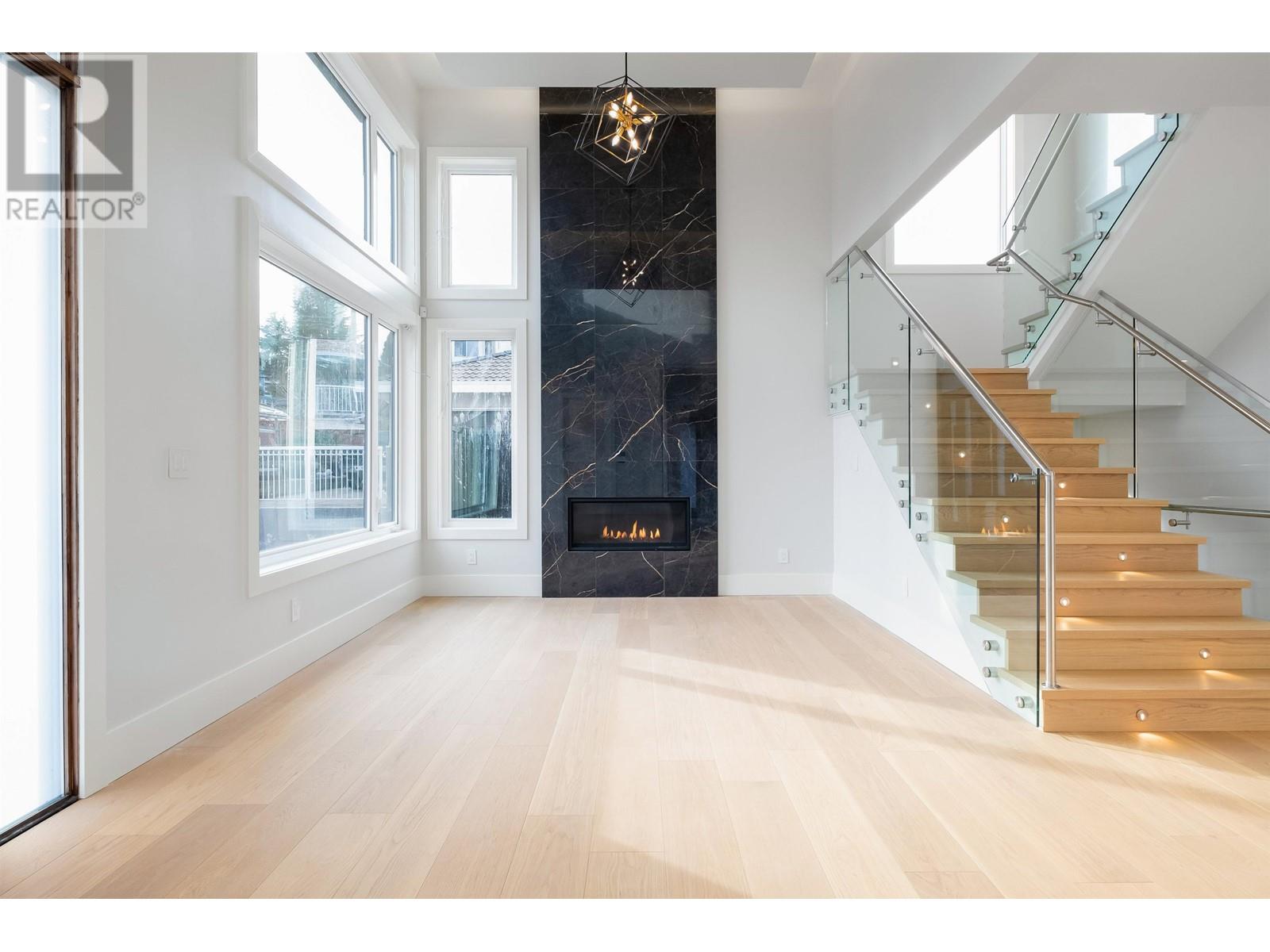 Listing Picture 4 of 37 : 4735 SHEPHERD STREET, Burnaby / 本拿比 - 魯藝地產 Yvonne Lu Group - MLS Medallion Club Member