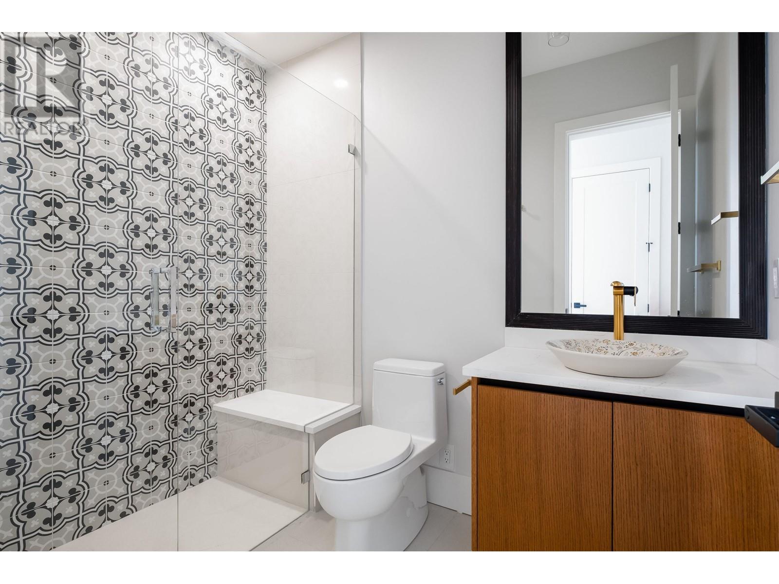 Listing Picture 31 of 37 : 4735 SHEPHERD STREET, Burnaby / 本拿比 - 魯藝地產 Yvonne Lu Group - MLS Medallion Club Member