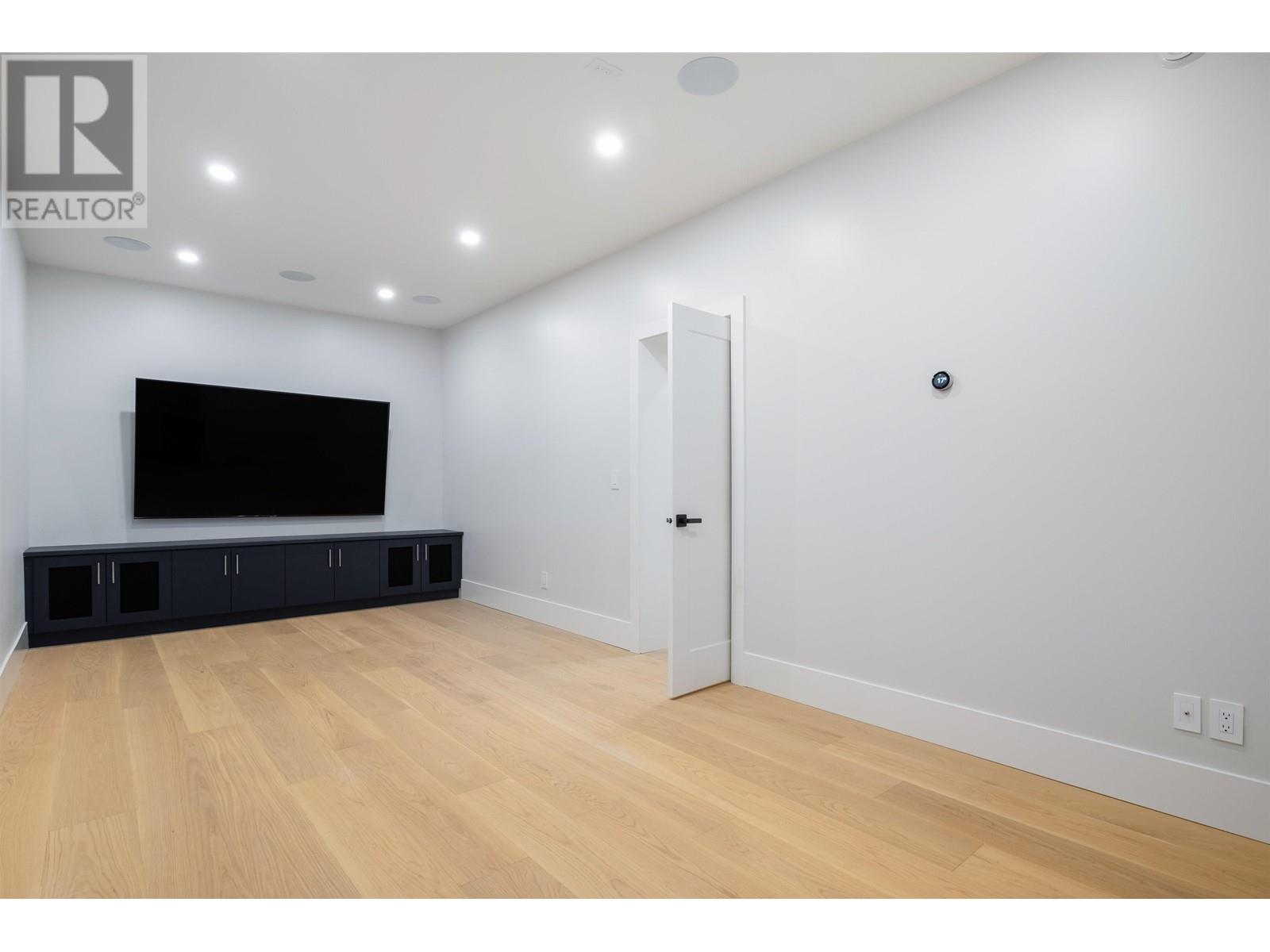 Listing Picture 37 of 37 : 4735 SHEPHERD STREET, Burnaby / 本拿比 - 魯藝地產 Yvonne Lu Group - MLS Medallion Club Member