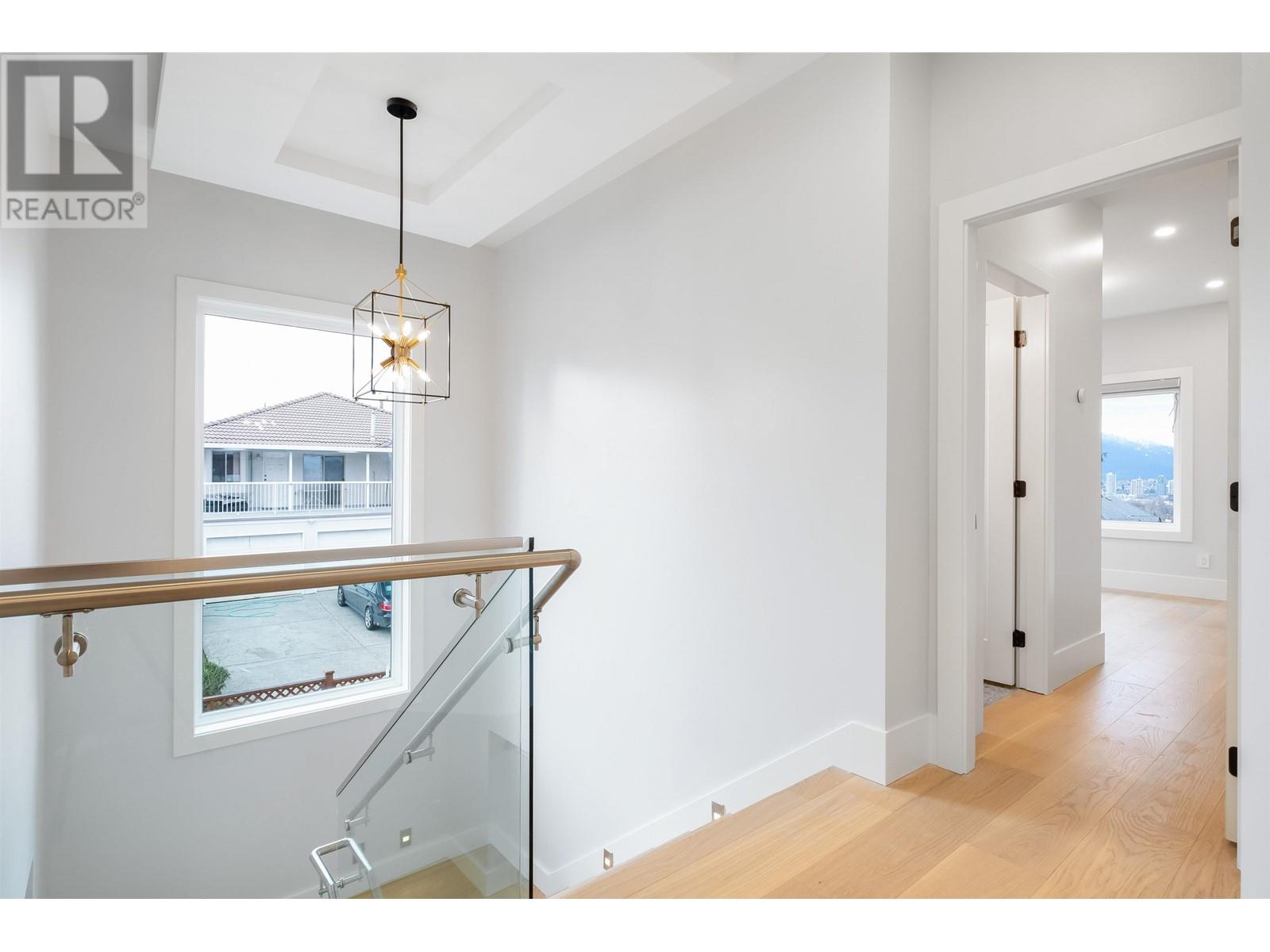 Listing Picture 18 of 37 : 4735 SHEPHERD STREET, Burnaby / 本拿比 - 魯藝地產 Yvonne Lu Group - MLS Medallion Club Member