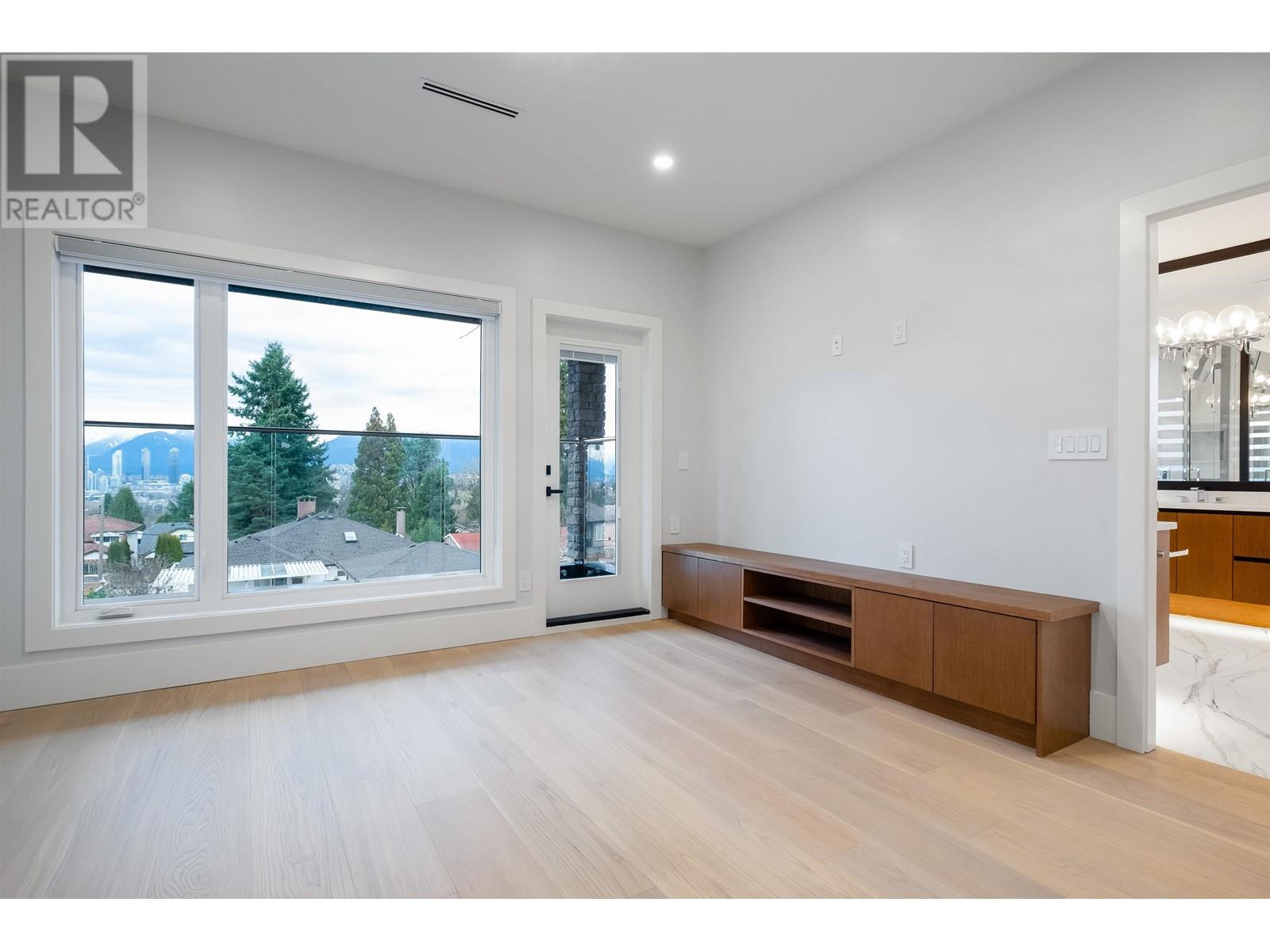 Listing Picture 22 of 37 : 4735 SHEPHERD STREET, Burnaby / 本拿比 - 魯藝地產 Yvonne Lu Group - MLS Medallion Club Member