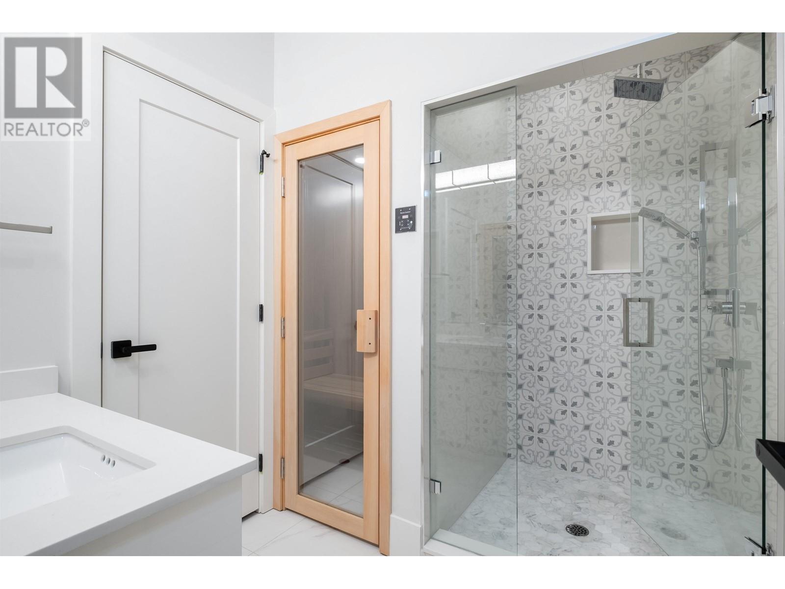 Listing Picture 36 of 37 : 4735 SHEPHERD STREET, Burnaby / 本拿比 - 魯藝地產 Yvonne Lu Group - MLS Medallion Club Member