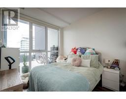 60 CHARLES Street W Unit# 701