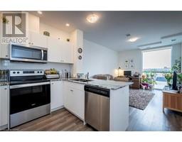 60 CHARLES Street W Unit# 701