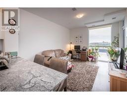 60 CHARLES Street W Unit# 701