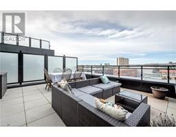 60 CHARLES Street W Unit# 701