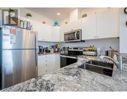 60 CHARLES Street W Unit# 701