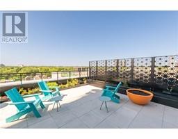 60 CHARLES Street W Unit# 701