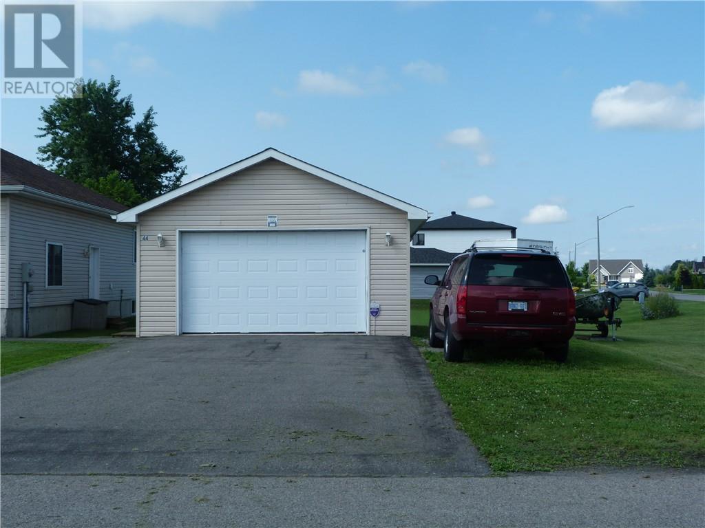 44 Lori Lane, Chesterville, Ontario  K0C 1H0 - Photo 1 - 1402481