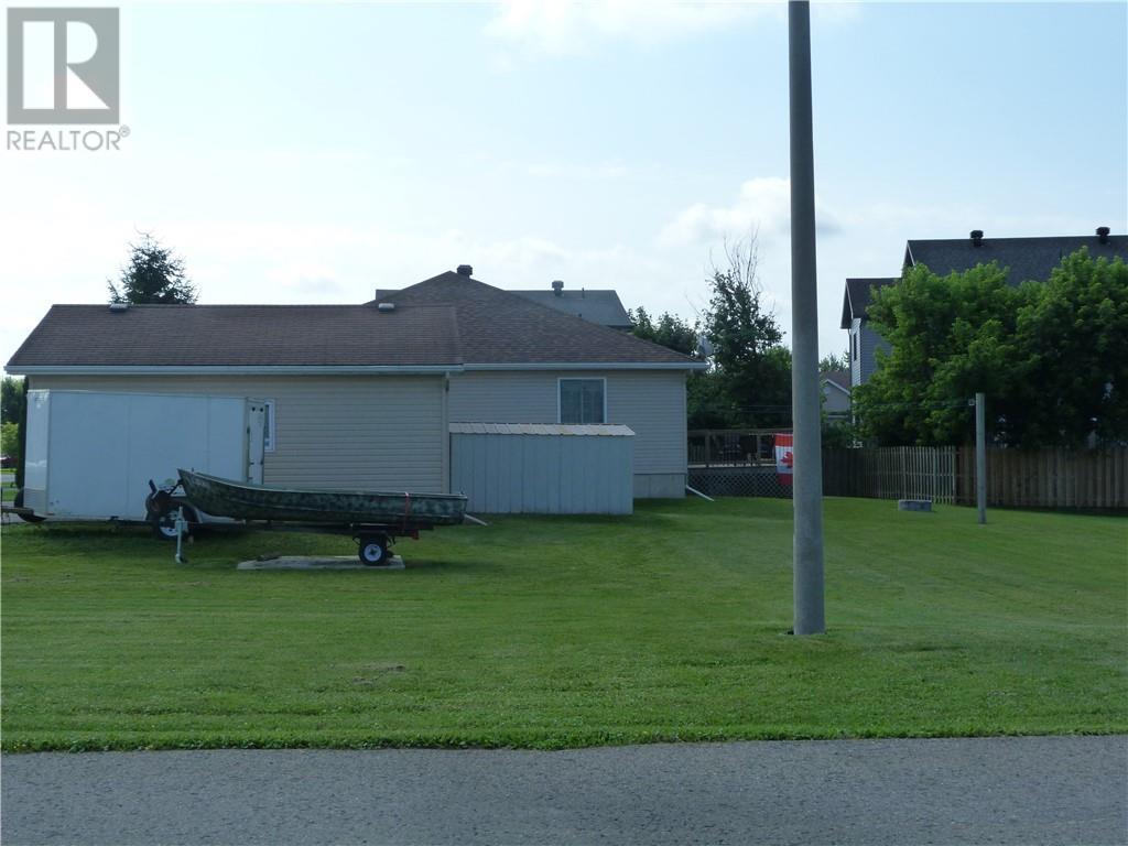 44 Lori Lane, Chesterville, Ontario  K0C 1H0 - Photo 2 - 1402481